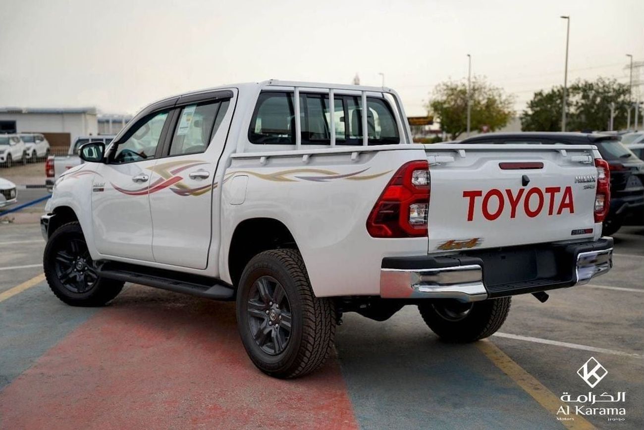 تويوتا هيلوكس 2.4L | SR5 | Manual Drive | 4x4 | Grey Interior