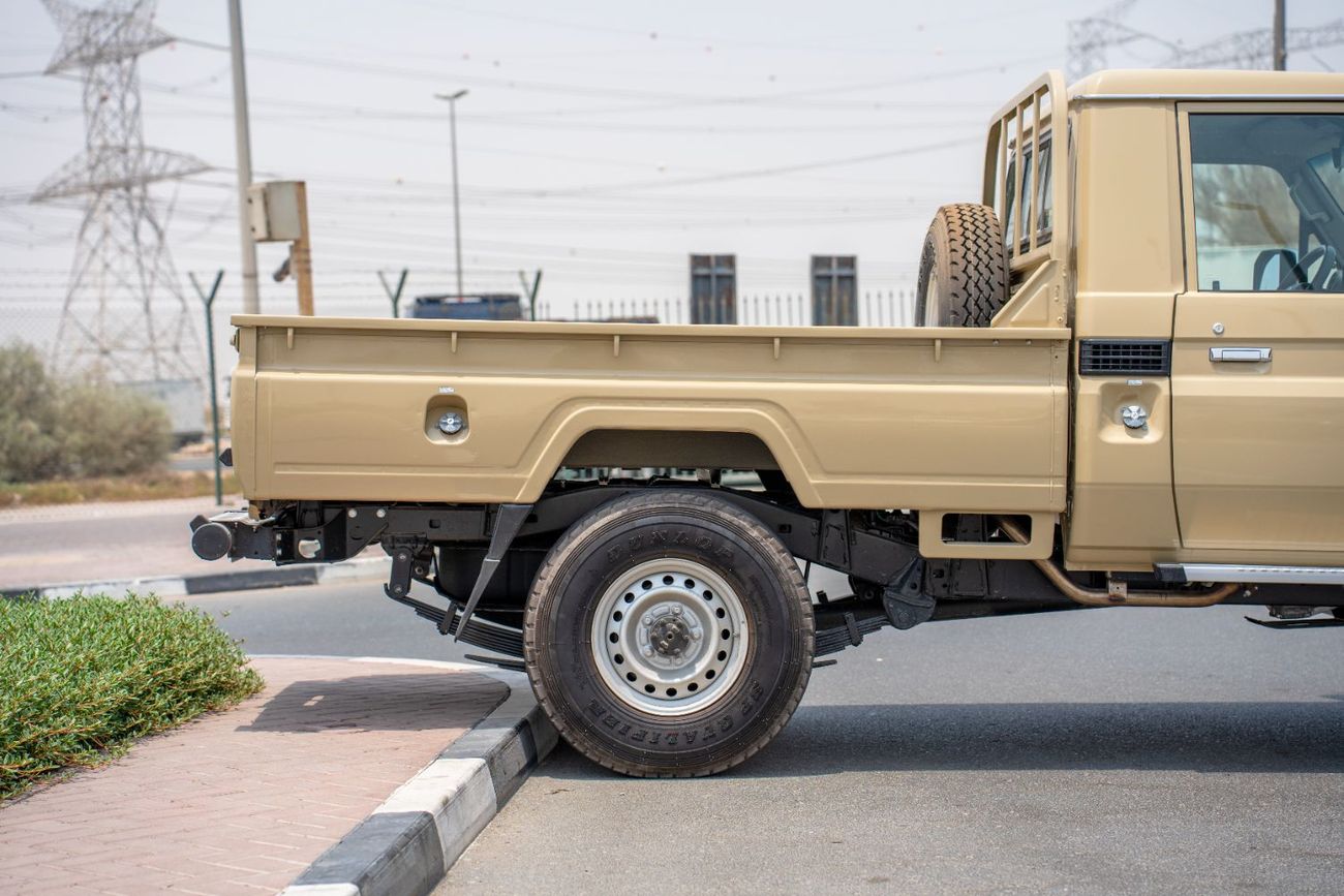 تويوتا لاند كروزر بيك آب Std 4.0L Single Cab Utility 4WD