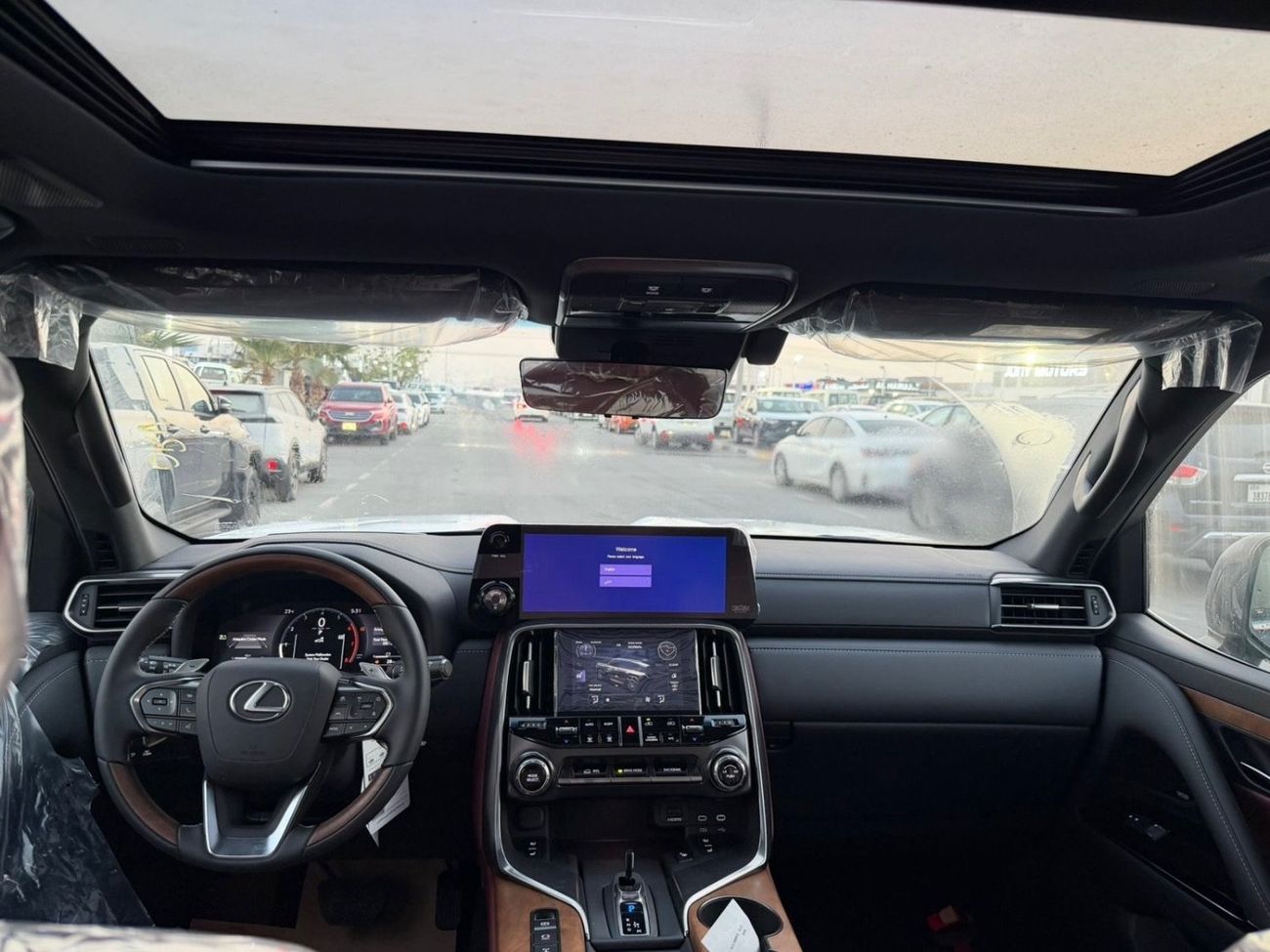لكزس LX 700h 2025 Lexus LX700h Signature 3.5L AT Hybrid (with Auto park)