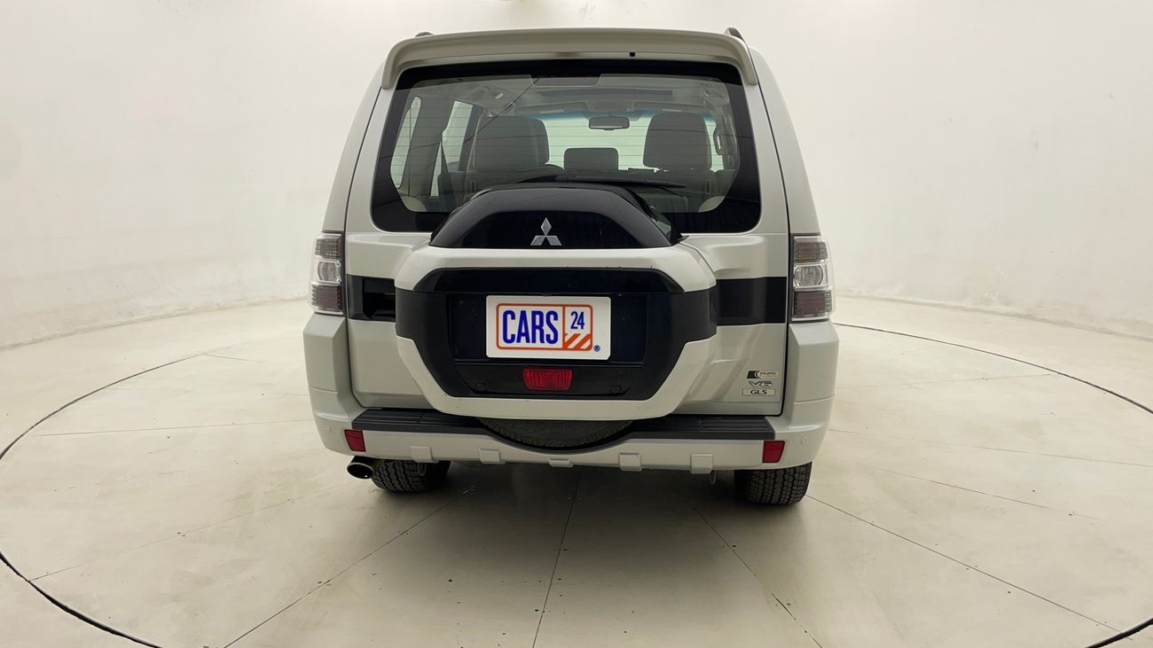 ميتسوبيشي باجيرو GLS TOP 3.5 | بدون دفعة مقدمة | اختبار القيادة في المنزل