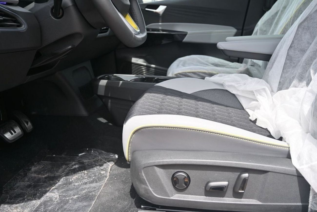 فولكس واجن ID.3 Volkswagen ID 3 PRO, FWD, 5 Doors Electric Engine, 20 inch Alloy wheels, Close Panoramic Roof, Heads