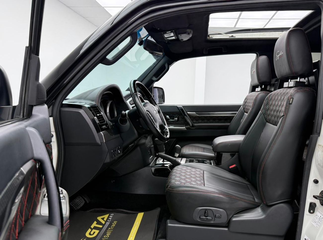 Mitsubishi Pajero 2018 Mitsubishi Pajero Signature Edition, Warranty, Full Service History, Excellent Condition, GCC