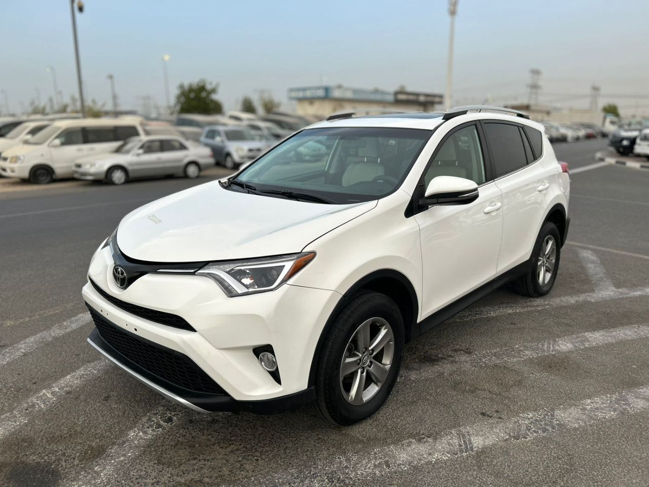 Toyota RAV4 2015 Toyota Rav4 2.5 L V4 Rear Camera - Sunroof - Leather Seat //