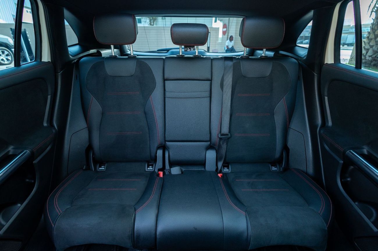 Mercedes-Benz GLA 200 Premium 1.4L