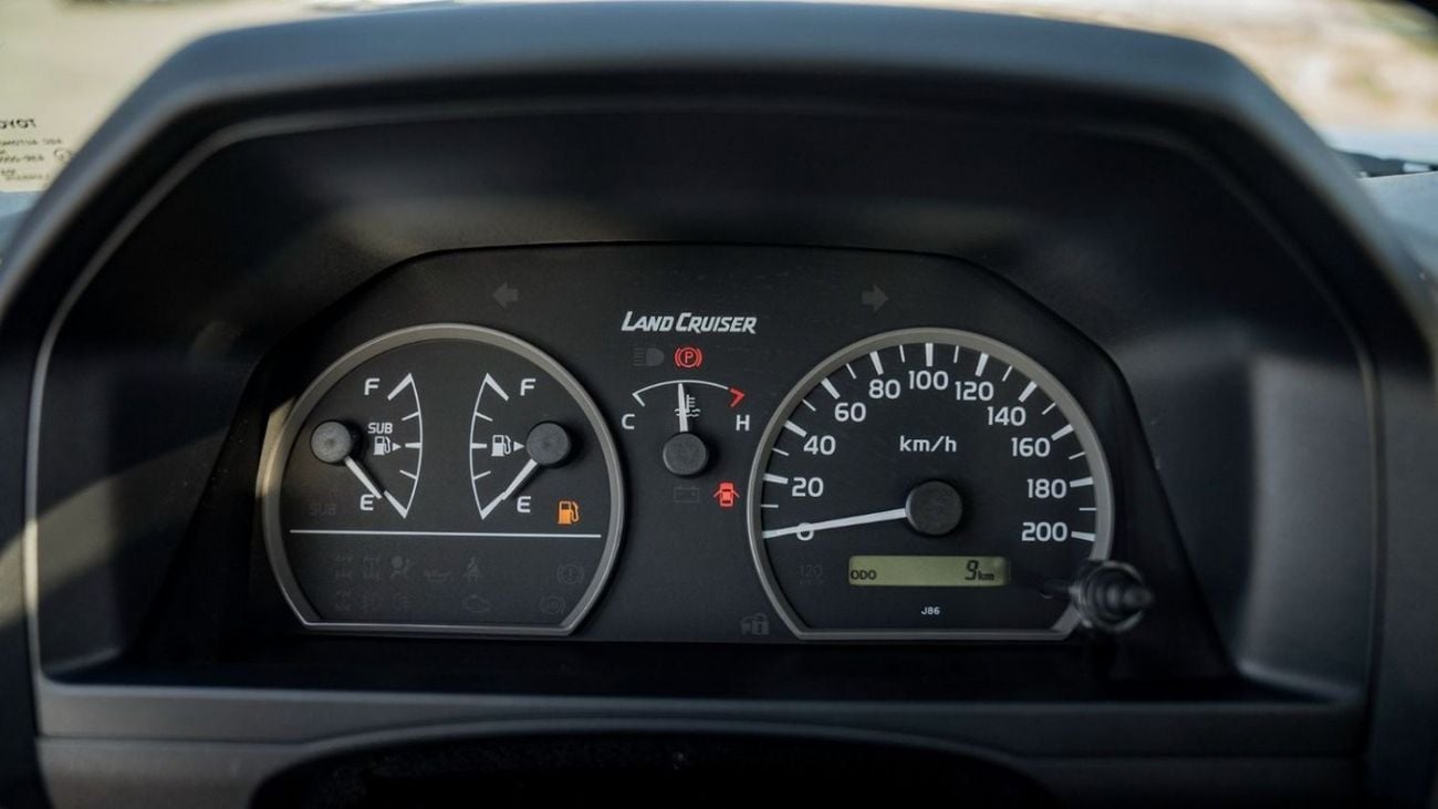 Toyota Land Cruiser Pick Up New Shape 2024YM V6 Petrol Available in stock