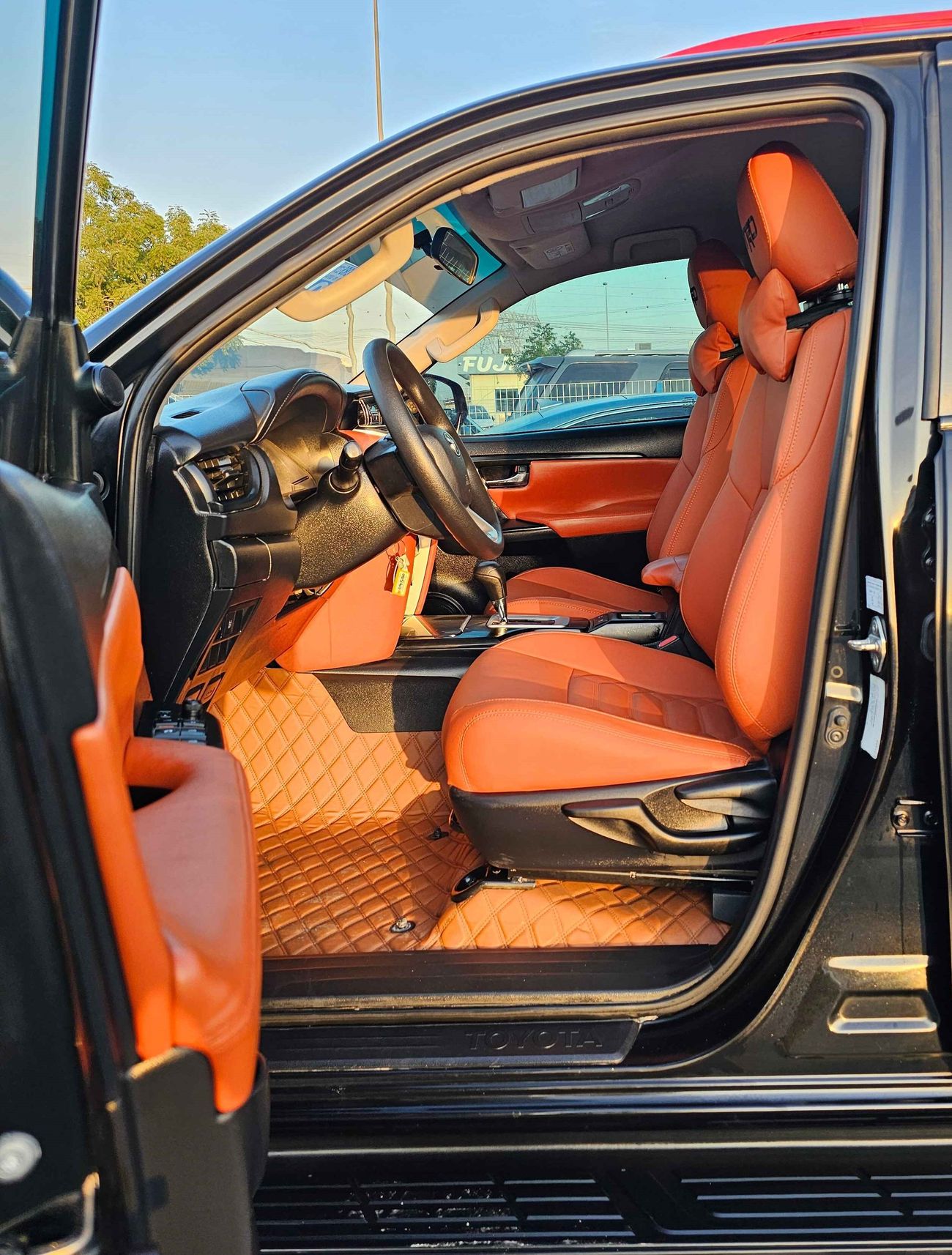 Toyota Fortuner EXR V4 / BLACK  EDITION / FULL OPT / WHITE  ROOF /LOT#8540