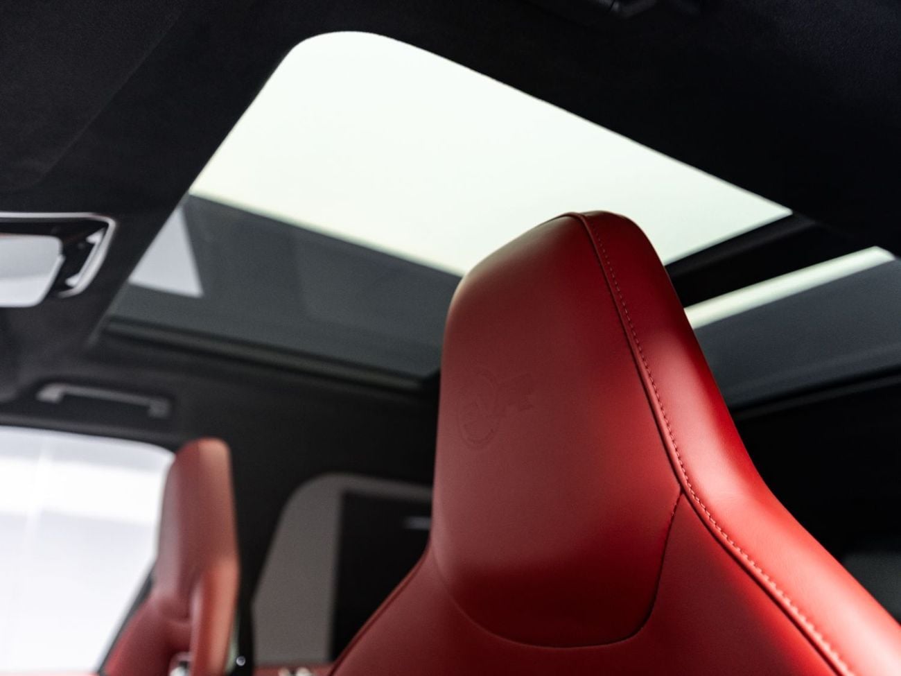 لاند روفر رينج روفر سبورت 2022 Range Rover SVR Carbon Edition, 5.0 SC V8, 4WD, 575bhp, 8 Speed Automatic.