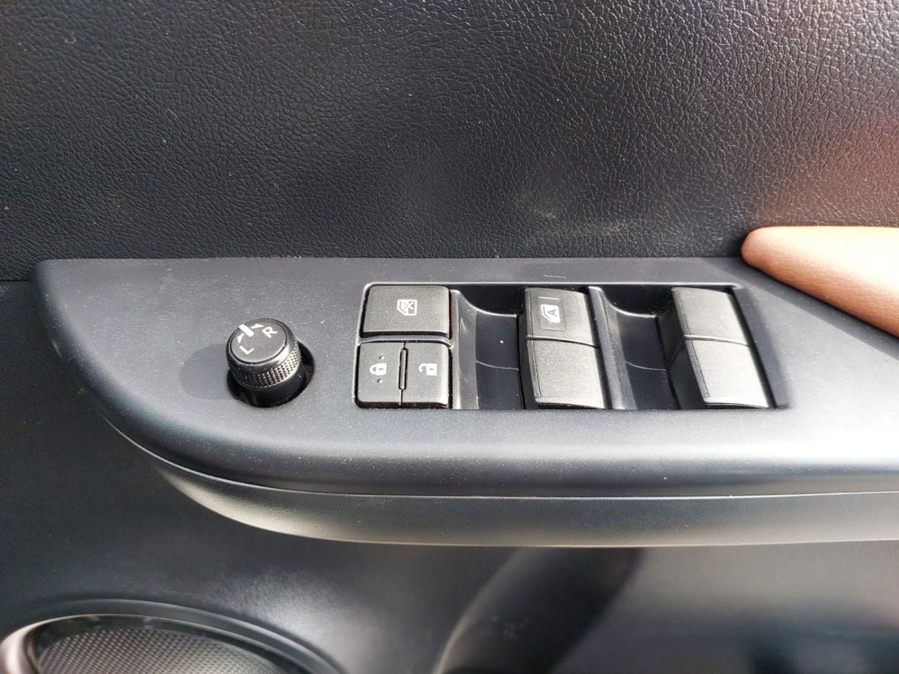 Toyota Hilux (RAMADAN OFFER) TOYOTA HILUX PICKUP RHD 2022 MODEL 2.4 L DIESEL AUTOMATIC(PM70393)