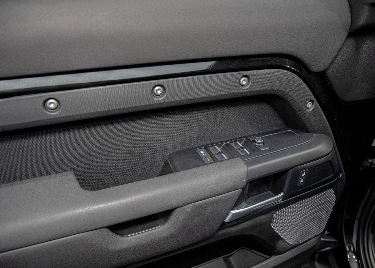 Land Rover Defender P300 110 S 2.0L (5 Seater)