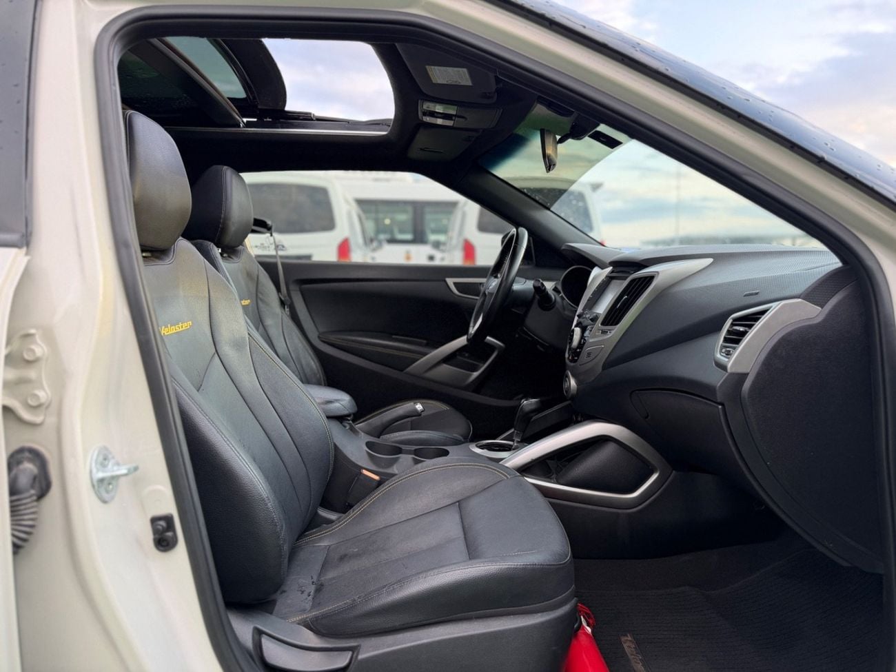 هيونداي فيلوستر Hyundai Veloster 1.6L / GCC / 2016 / Free Accident Original Paint