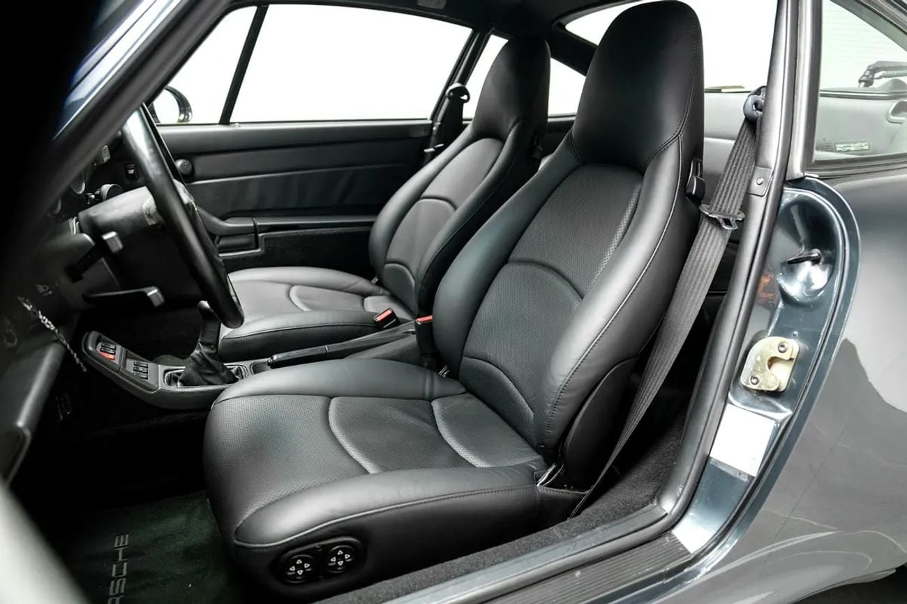 Porsche 911 Turbo (993) - Classic Performance Icon