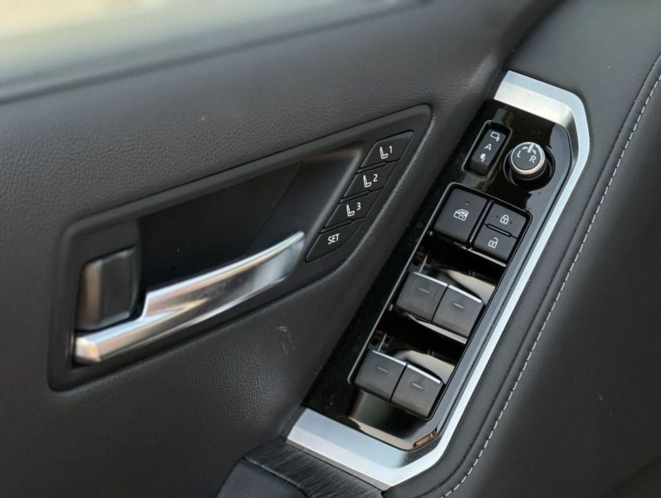 Toyota Land Cruiser TOYOTA LAND CRUISER VXR  (300 SERIES) 3.5 L 4WD