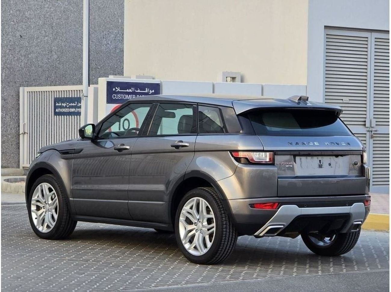 لاند روفر رانج روفر إيفوك P200 R-Dynamic 2.0L RANGE ROVER EVOQUE R-DYNAMIC 2018 GCC ORGINAL PAINT // ACCIDENT FREE // PERFECT