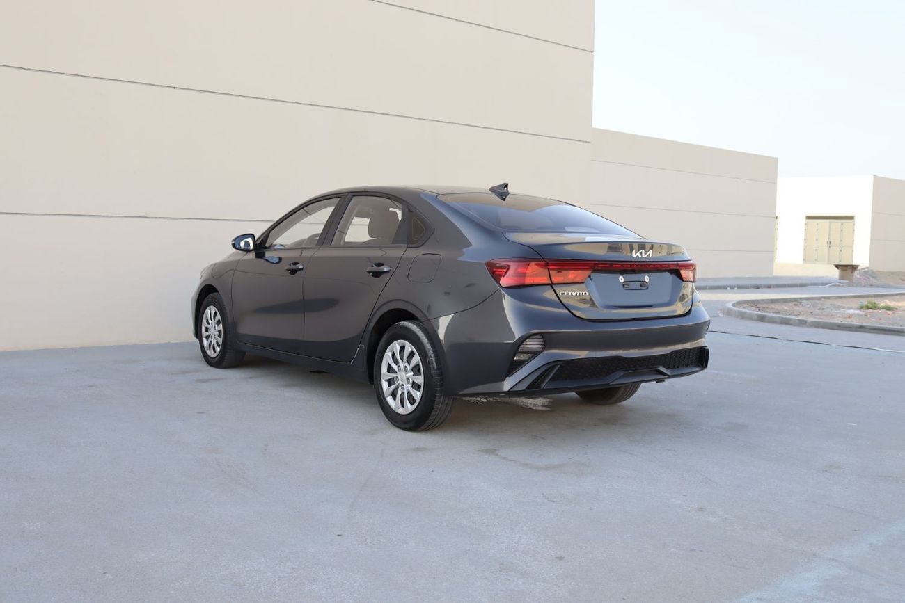 كيا سيراتو LX خالية من الحوادث - خليجي - مكينة 1600 سي سي - بحالة الوكالة من الدال والخارج