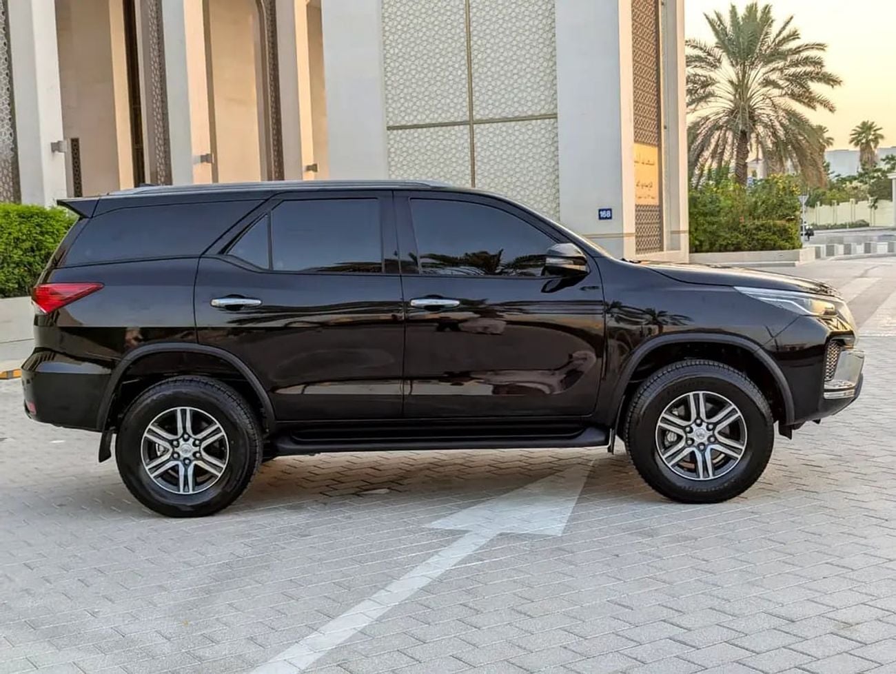 Toyota Fortuner EXR - V4 2.7L 4X4 - Accident Free Low mileage - GCC Specs