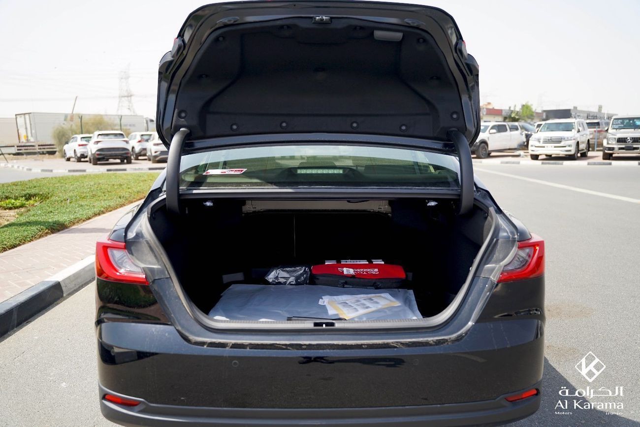 تويوتا كامري تويوتا كامري LE | هجينة سعة ٢.٥ لتر | سقف بانورامي | مقعد كهربائي | كاميرا خلفية