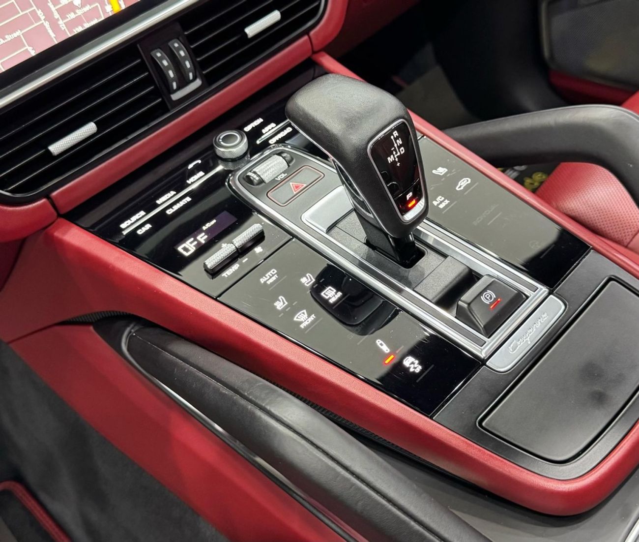 بورش كايان Turbo 4.0L (550 HP) 2019 Porsche Cayenne Turbo, Warranty, Full Porsche Service History, Carbon Fiber