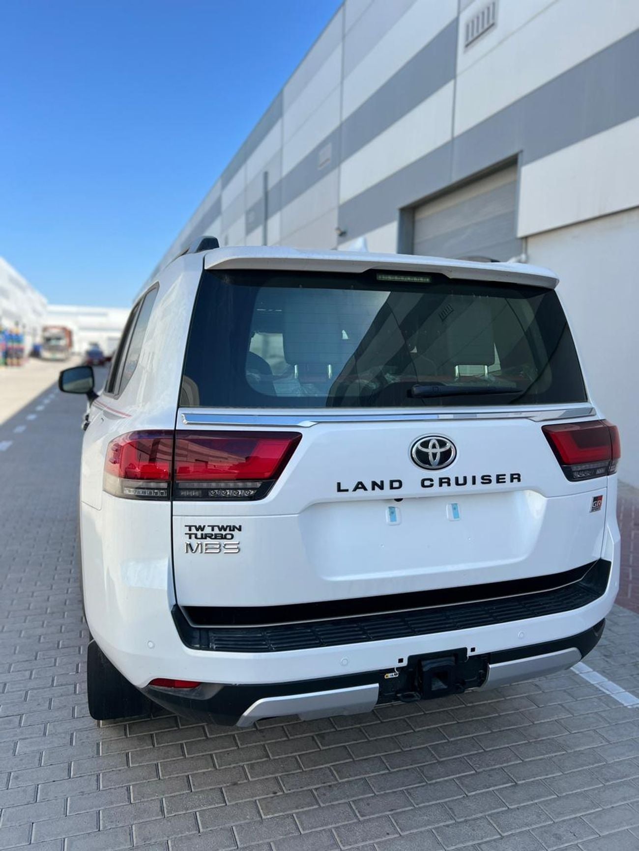 Toyota Land Cruiser LC 300 3.3L DIESEL GR SPORT FULL OPTION VIP MBS AUTOBIOGRAPHY SEAT AND ROOF STAR LIGHT