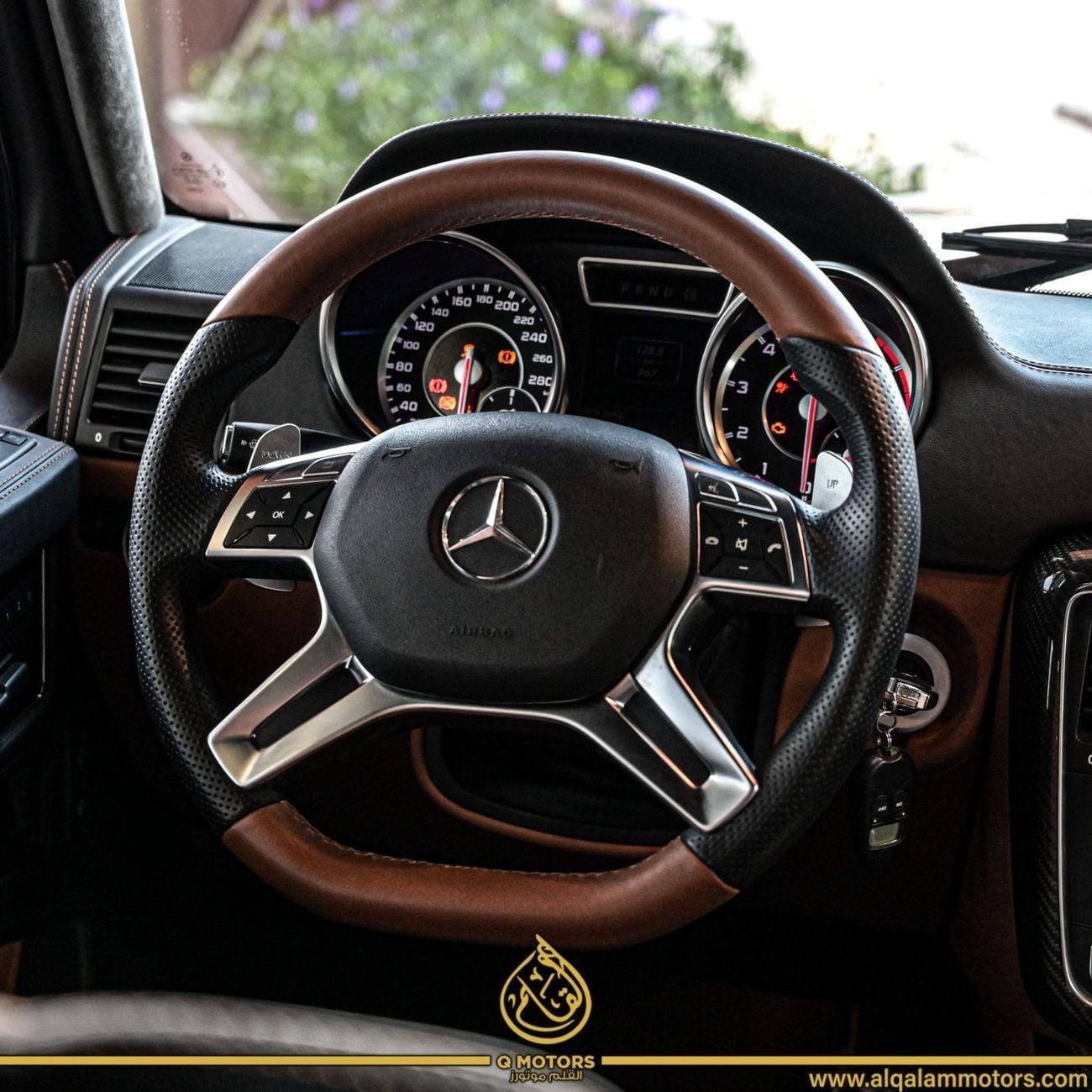 Mercedes Benz G63 AMG STD 4.0L 2014 MERCEDES BENZ G63 6X6 GCC DONE ONLY 1000KM