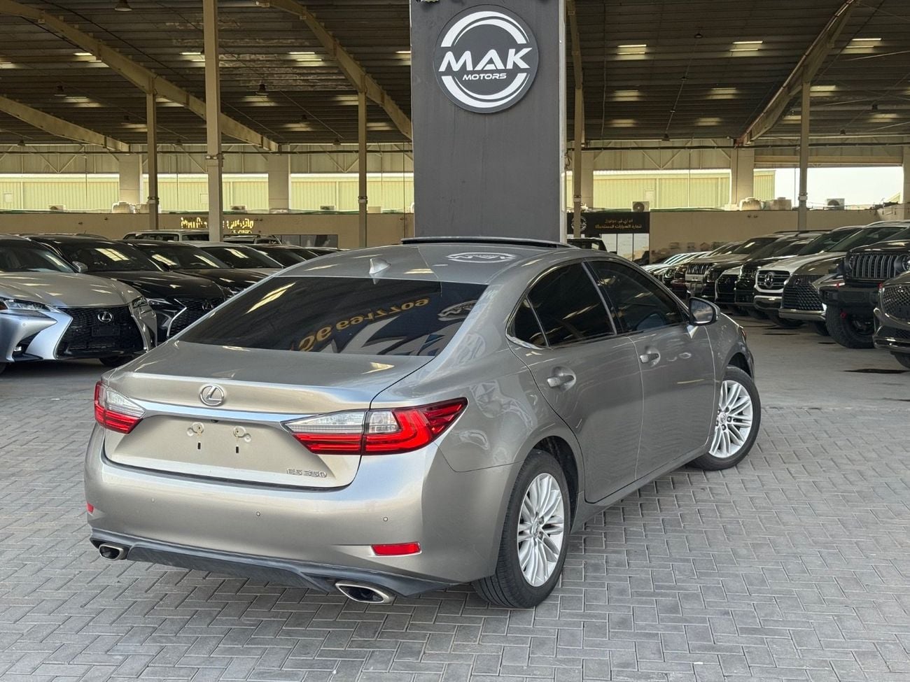 لكزس ES 350 3.5 V6 /PLATINUM COLOR / SCREEN /COOLING AND HEATING SEATS  / IN PERFECT CONDITION