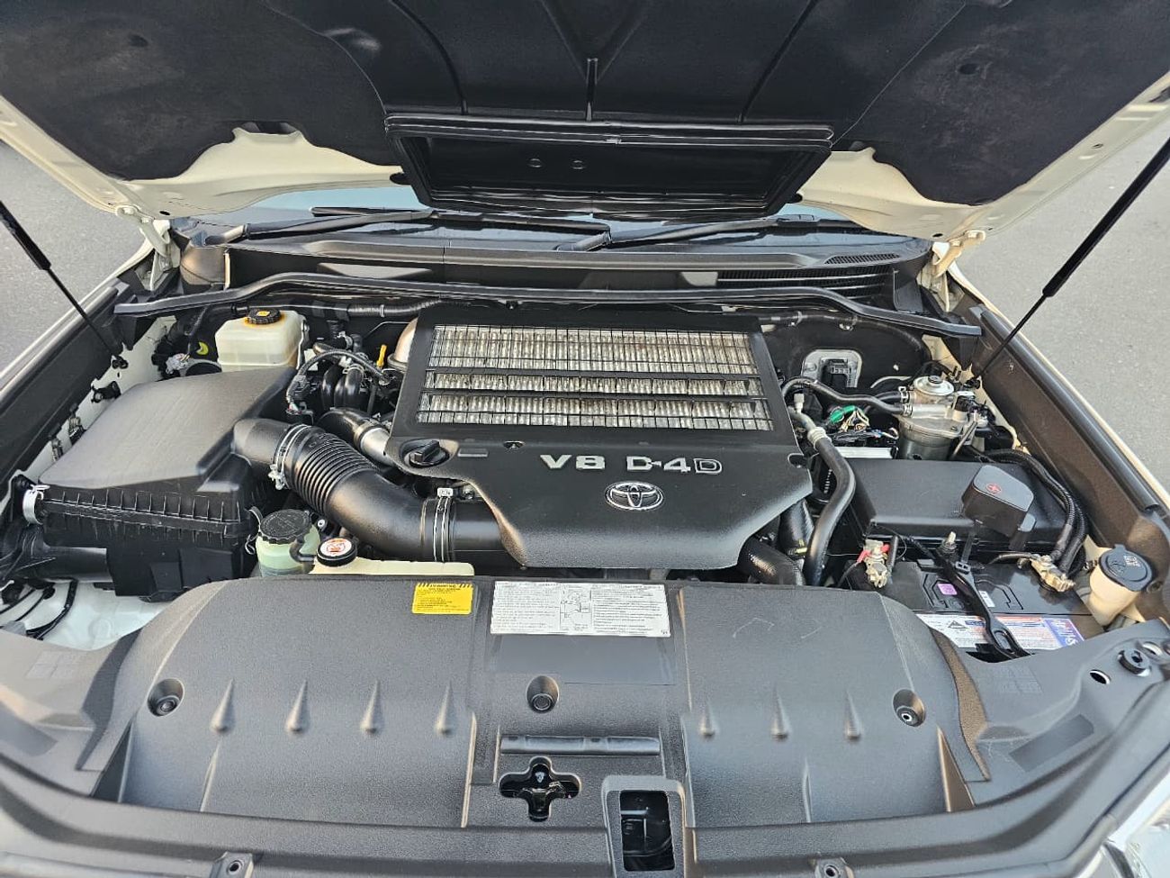 Toyota Land Cruiser 2019 TOYOTA LAND CRUISER V8 SAHARA