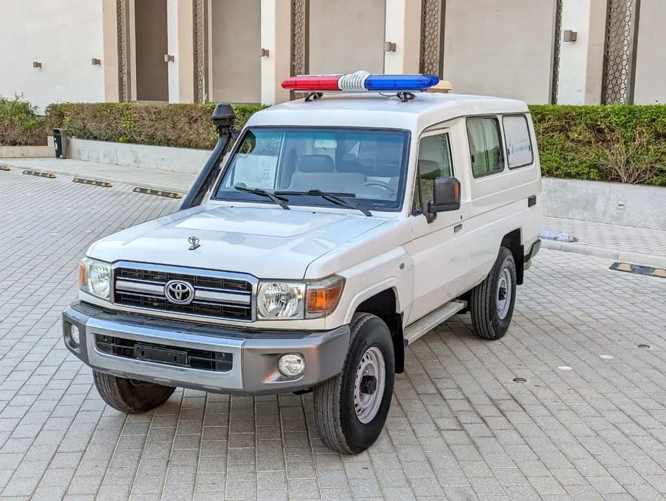 تويوتا لاند كروزر 70 LAND CRUISER LC78 AMBULANCE GCC IN EXCELLENT CONDITION