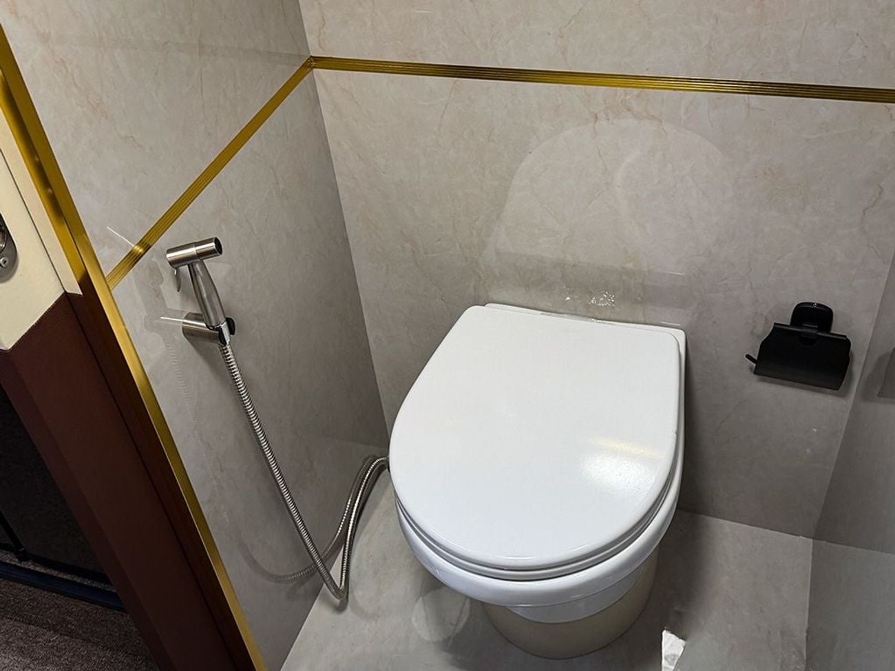 مرسيدس بنز سبرينتر BESPOKE INTERIOR CONVERSION