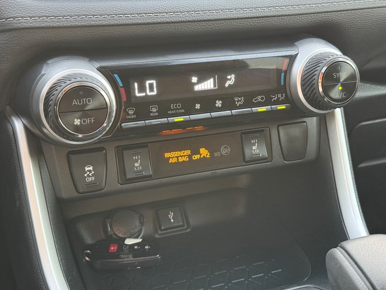 تويوتا راف ٤ XLE 2.5L