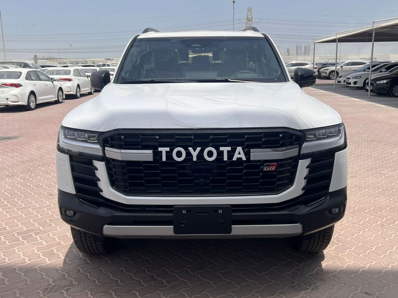 تويوتا لاند كروزر 2025 Toyota Land Cruiser LC300 GR-Sport (Full-Option with Radar) 3.3L V6 Twin Turbo Diesel A/T 4WD