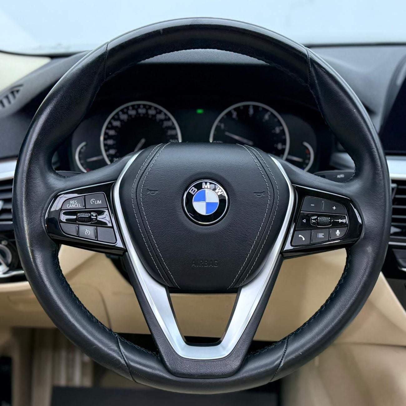 بي أم دبليو 520i 2020 BMW 520i, Warranty, Service History, Fully Loaded, Excellent Condition, GCC