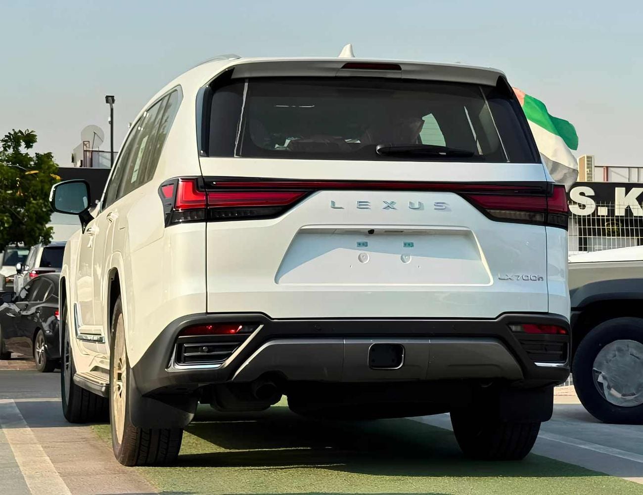 لكزس LX 700h SIGNATURE || AUTOPARK | 3.5L HEV V6 | 360*CAMERA | SUNRROF | LETAHER WITH PWR SEATS (CODE # LX7S1)