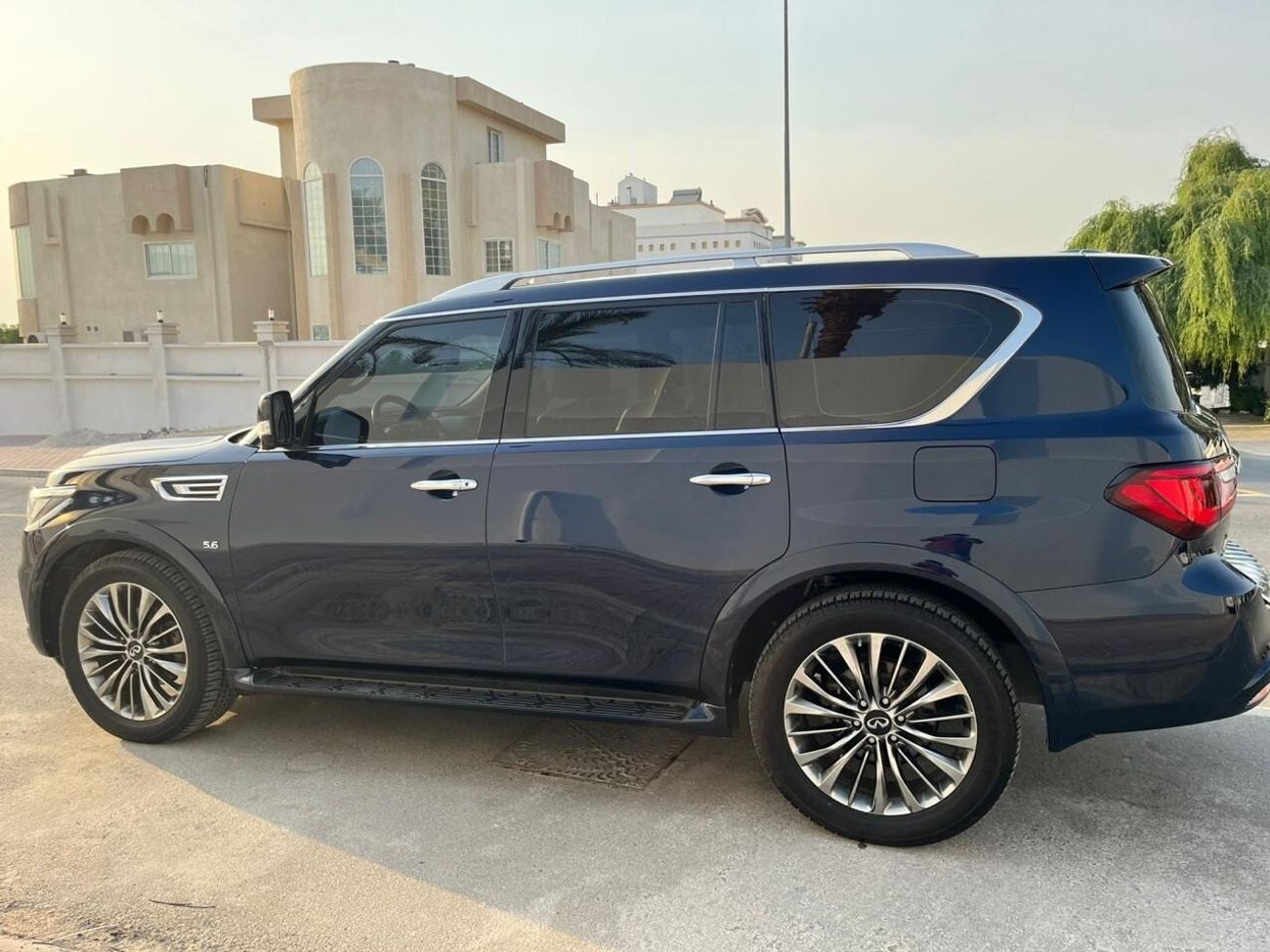 Infiniti QX80 Luxury 5.6L