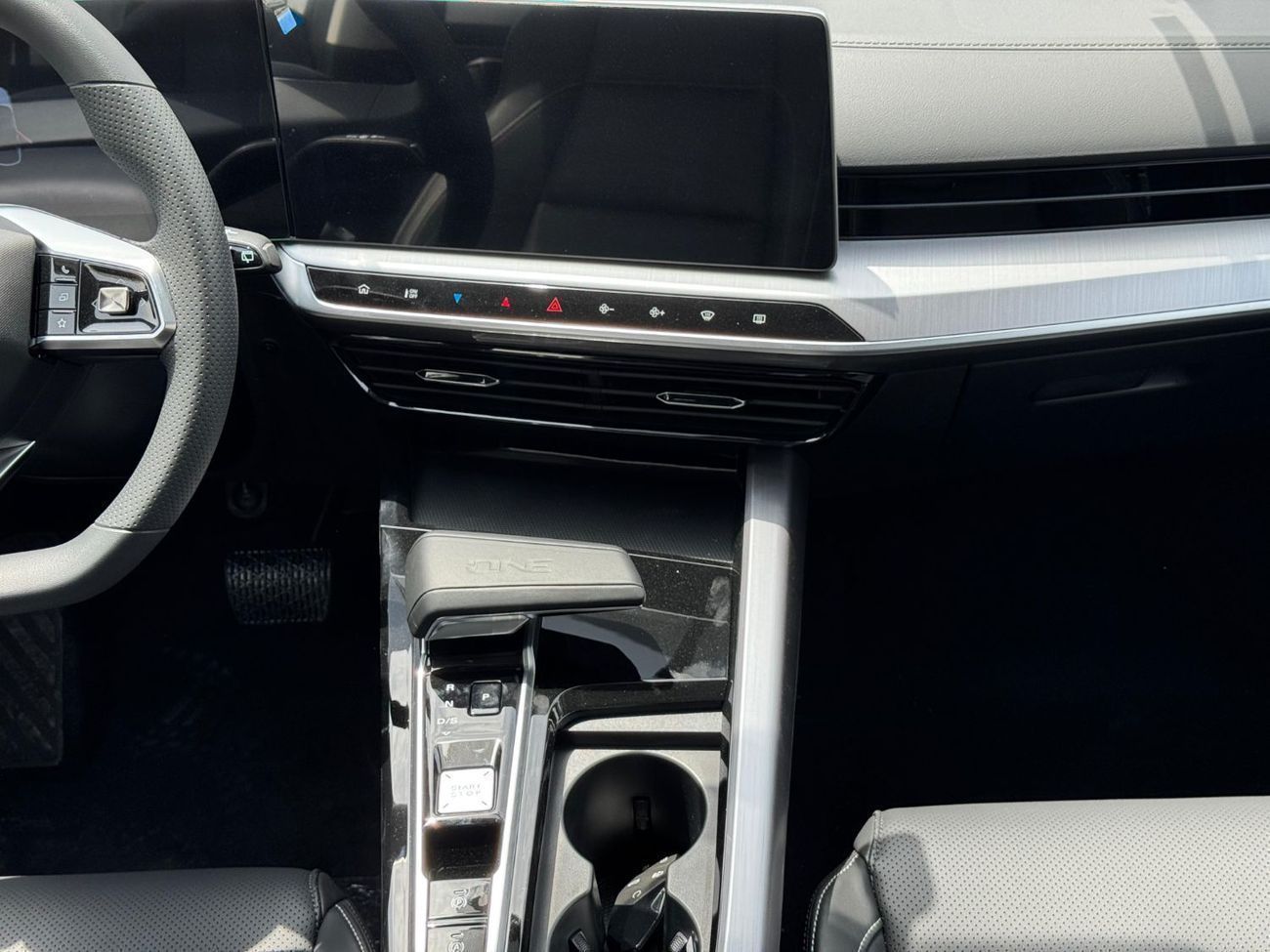 أم جي وان LUX 1.5L Petrol FWD 2024 Export Price @ 47,000 AED