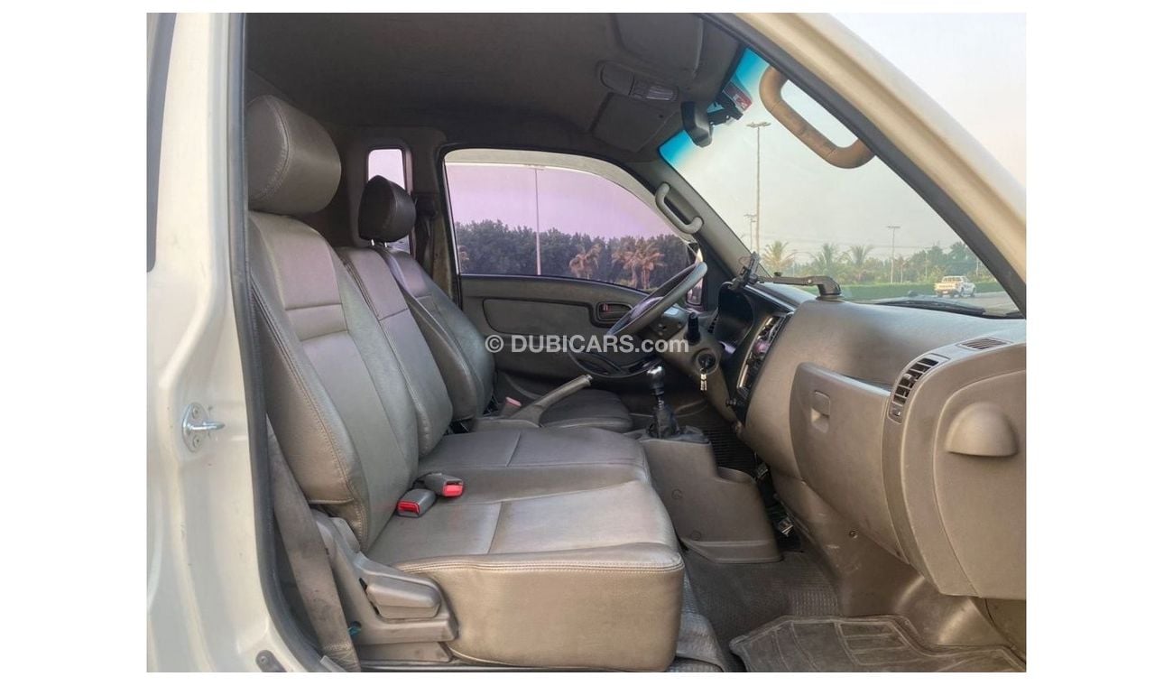 هيونداي بورتر 2 HYUNDAI PORTER PICK-UP WITH BOX 2014 GCC V4 ACCIDENT FREE - PERFECT CONDITION - ONLY 65000 KM