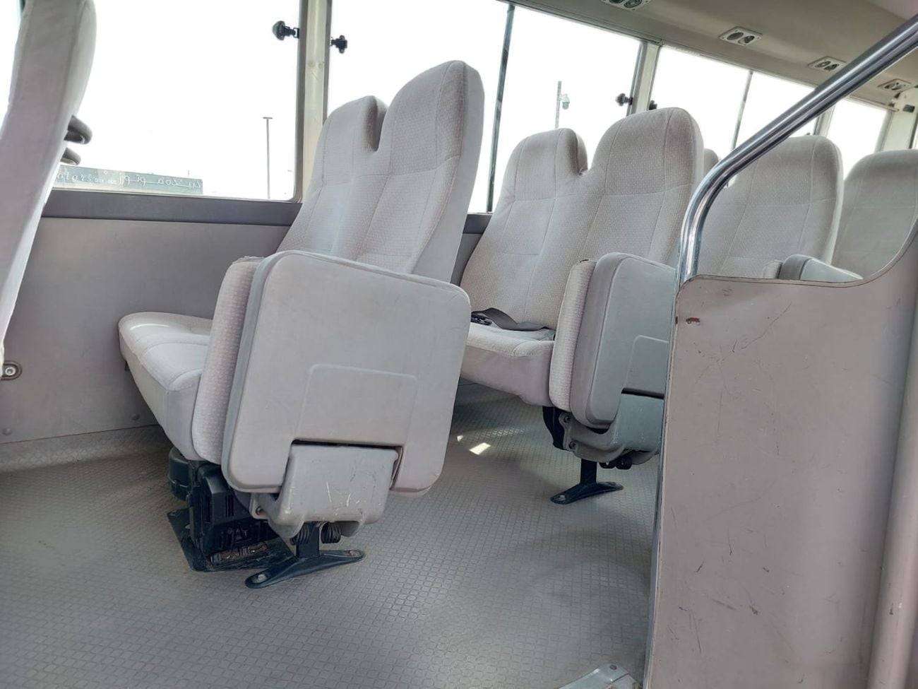 Toyota Coaster TOYOTA COASTER BUS RHD 2005 MODEL 4.0 L DIESEL AUTOMATIC(PM51046)