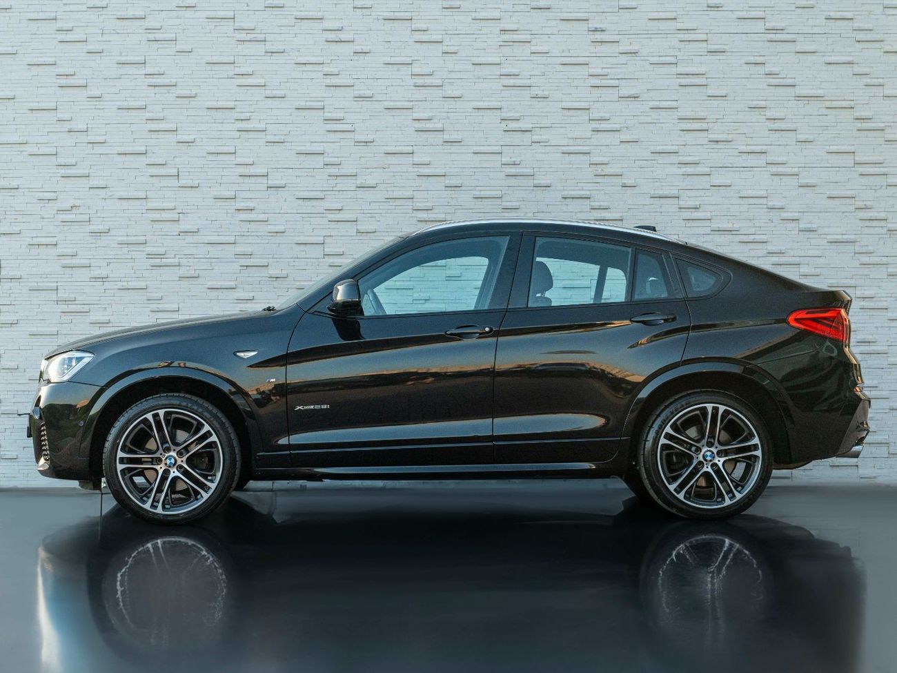 BMW X4 AED 1,573 PM • X4 XDRIVE 28i M-KIT • FULL OFFICIAL BMW SERVICE HISTORY • 2.0L TURBOCHARGED