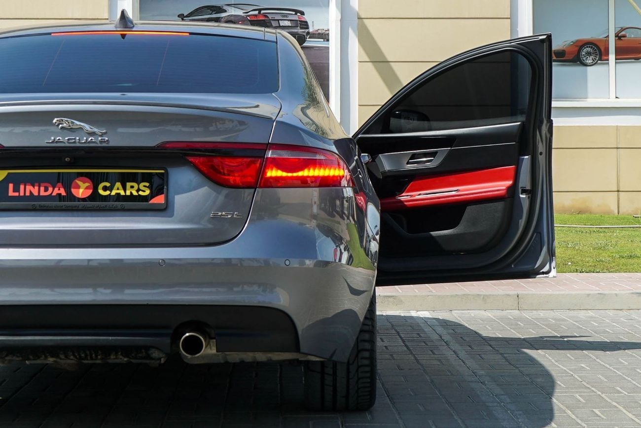 Jaguar XF R-Sport 2.0L Sedan