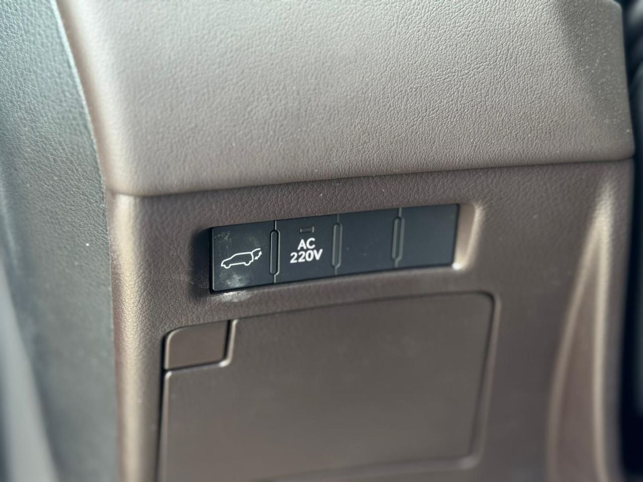 لكزس LX 700h SIGNATURE
