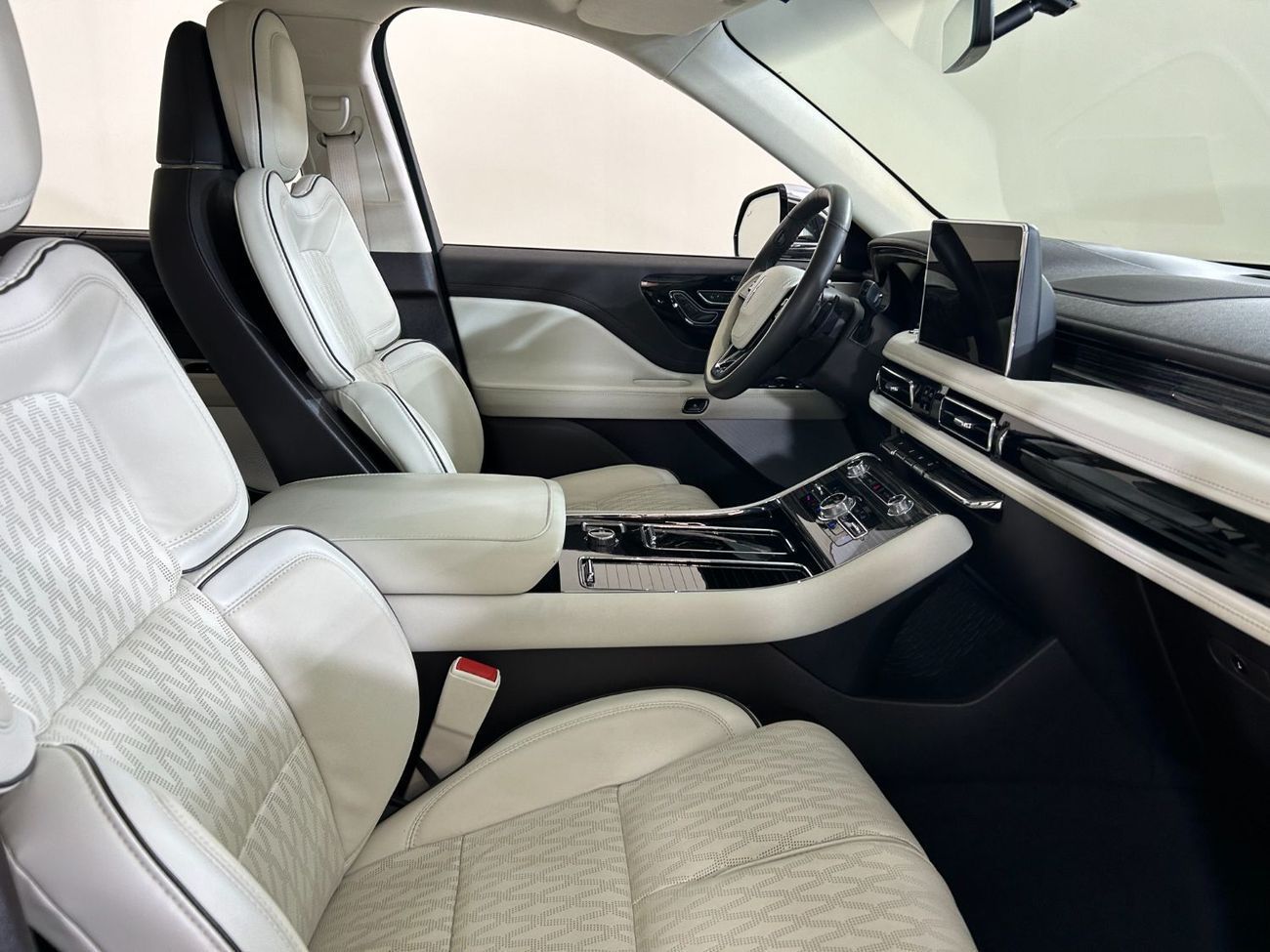 Lincoln Aviator PRESIDENTIAL 3.0L AVI920 / AL TAYER MOTORS/ AL QOUZ SHOWROOM