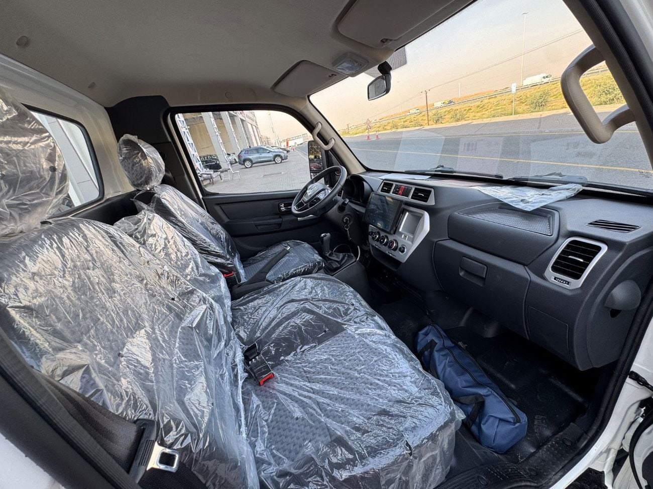 Hyundai H100  PICKUP V4 / 2 TON LOADING / LARG SCREEN / MANUAL GEAR / APPLE CAR PLAY /ANDROID AUTO