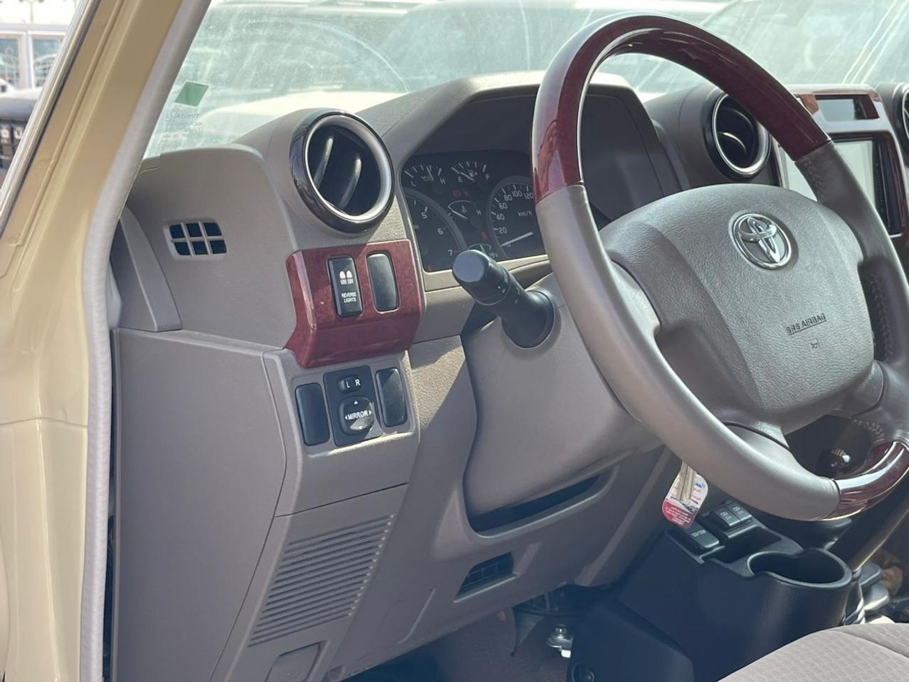 تويوتا لاند كروزر بيك آب Toyota LAND CRUISER DC MT PETROL 4.0L WIN-DIFF