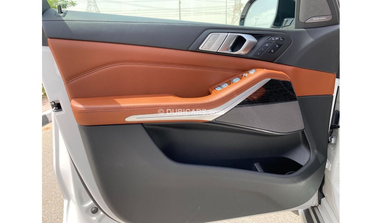 BMW X7 40i M Sport Pure GCC SPEC UNDER WARRANTY AND SERVICE CONTRACT