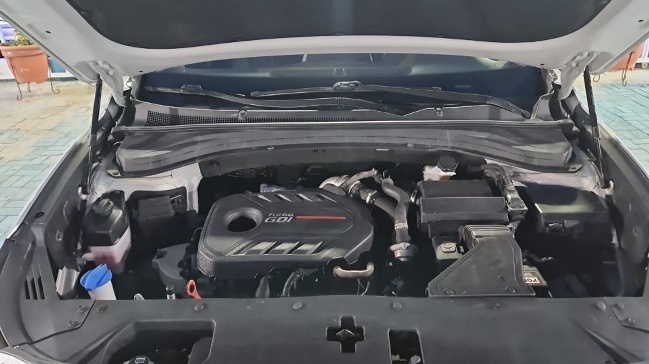 Hyundai Santa Fe the car is in excellent condition like new full full 2019 2.0 turbo there is a discount