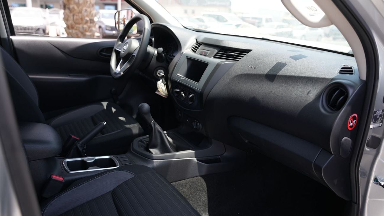 Nissan Navara Nissan Navara  2.5L 4WD Diesel XE MT DCab Plus MY-2023