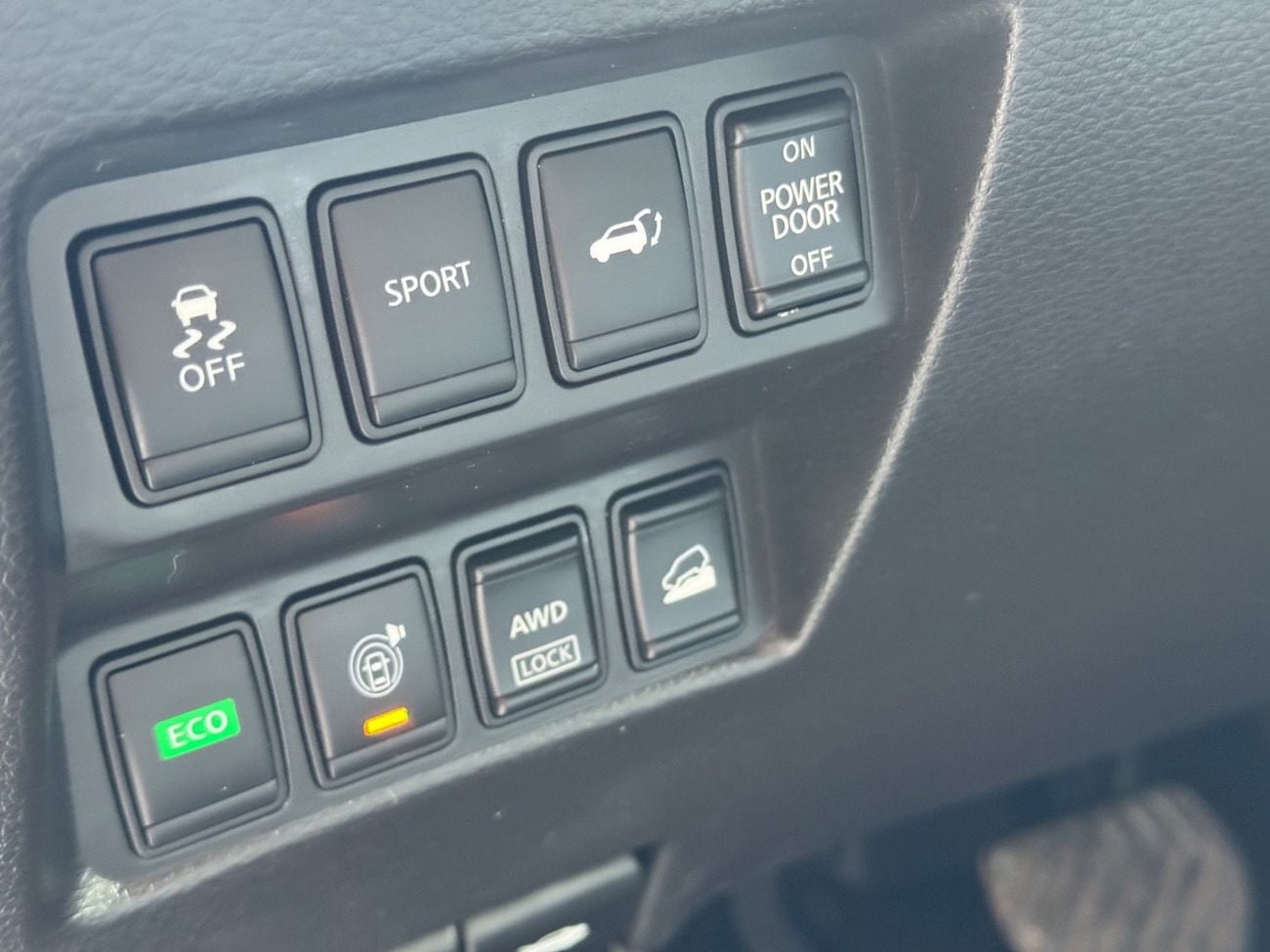 Nissan Rogue SL / 2.5L V4 / PANORAMIC SUNROOF / AWD / 360 CAMERA / ELECTRIC SEATS / REAR AC