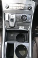 هيونداي سانتا في هيونداي سانتا في 2.5 لتر بنزين ، دفع رباعي ، دفع أمامي ، 5 أبواب ، مقاعد كهربائية أمامية ، سقف بانور