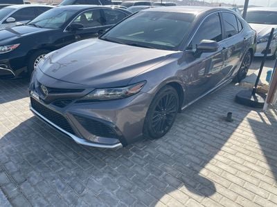 Toyota Camry SE 2.5L (181 HP)