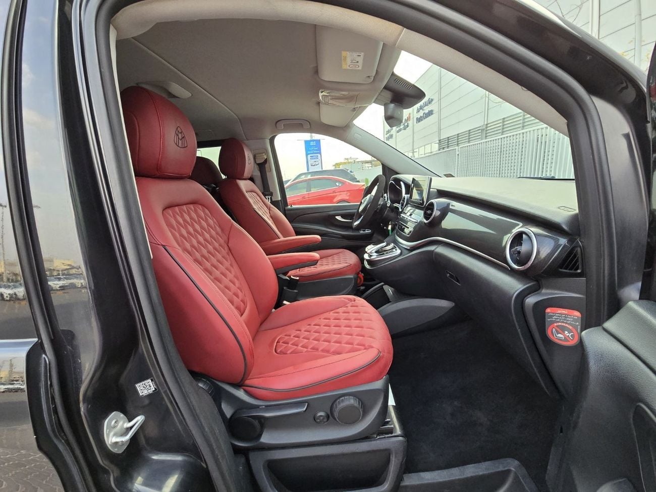 Mercedes Benz V 250 Avantgarde MERCEDES V-250 2016 GCC BODY KIT MAYBACH // PERFECT CONDITION