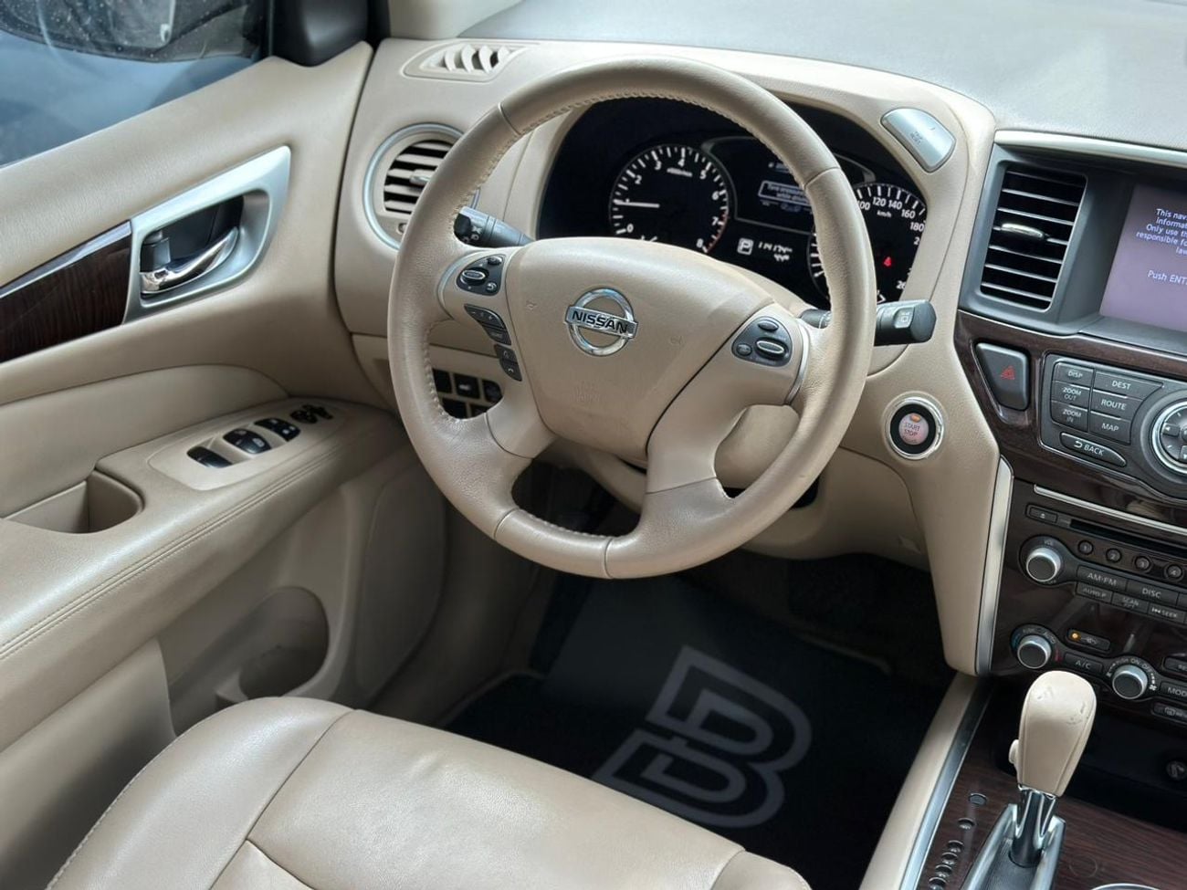 Nissan Pathfinder SV 3.5L (260 HP) 4WD NISSAN PATHFINDER | GCC | 2015 | FULL OPTIONS 7SEATERS WITH PANORAMIC ROOF