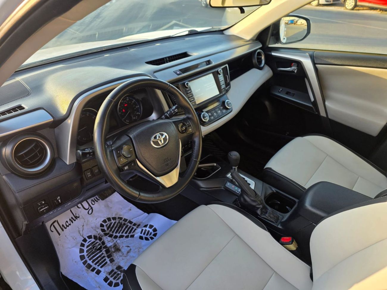 Toyota RAV4 Limited 2.5L Sunroof , Push button , Trunk automatic and leather seats